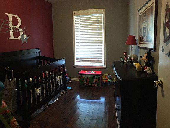4th image of 304 Twin Oak Dr