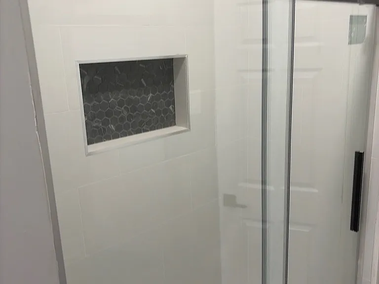 Bathroom | Shower