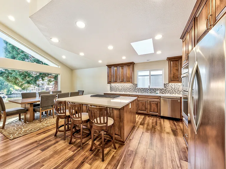 1661 Venice Dr — Photo 9