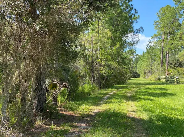  112th Ct, Cedar Key, FL 32625