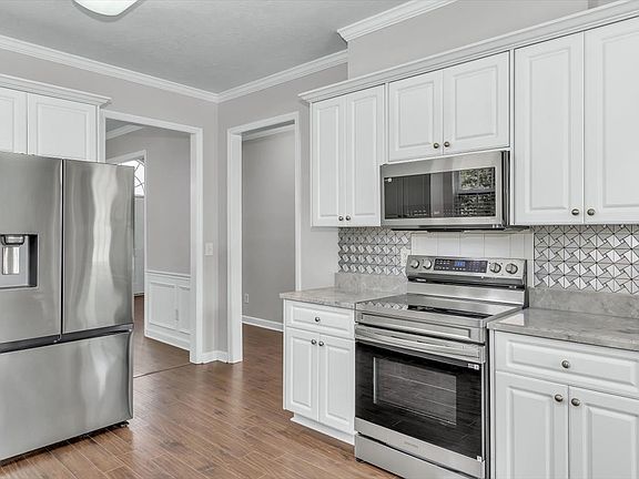 5th image of 1110 Windwood St
