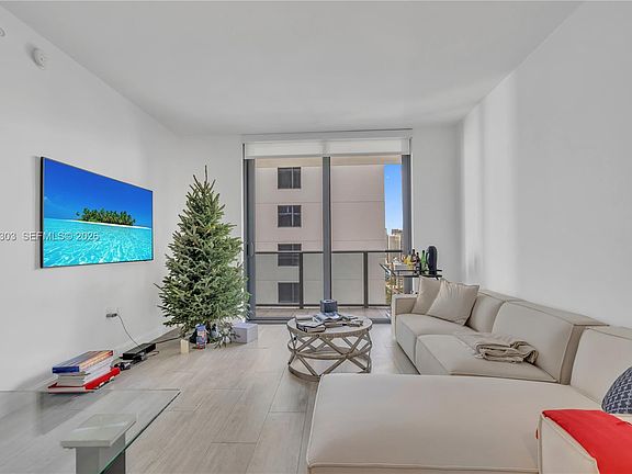 3rd image of 55 SW 9th St Unit 2610