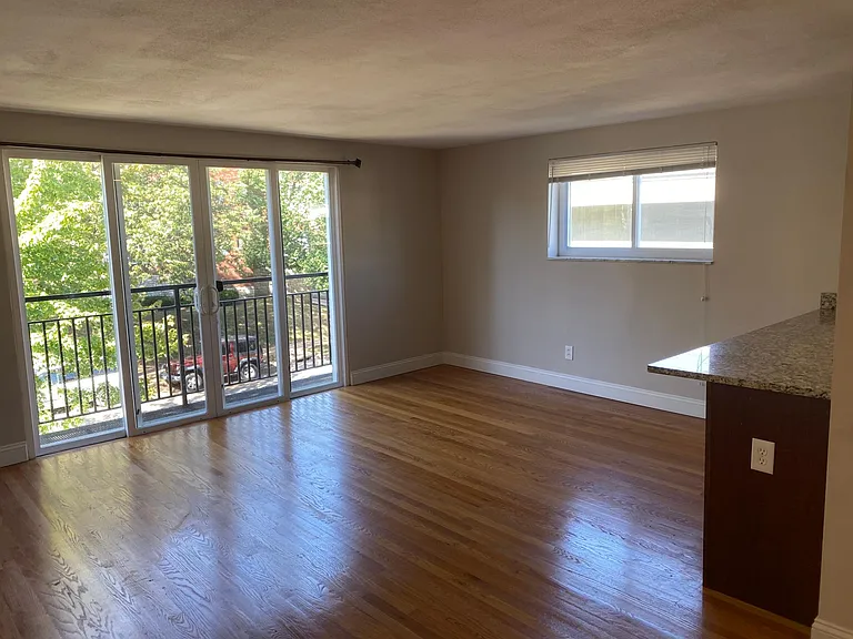 614 Forest Ct #1N — Photo 6