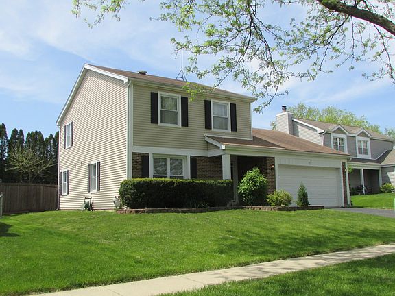 3rd image of 40 Rosewood Dr
