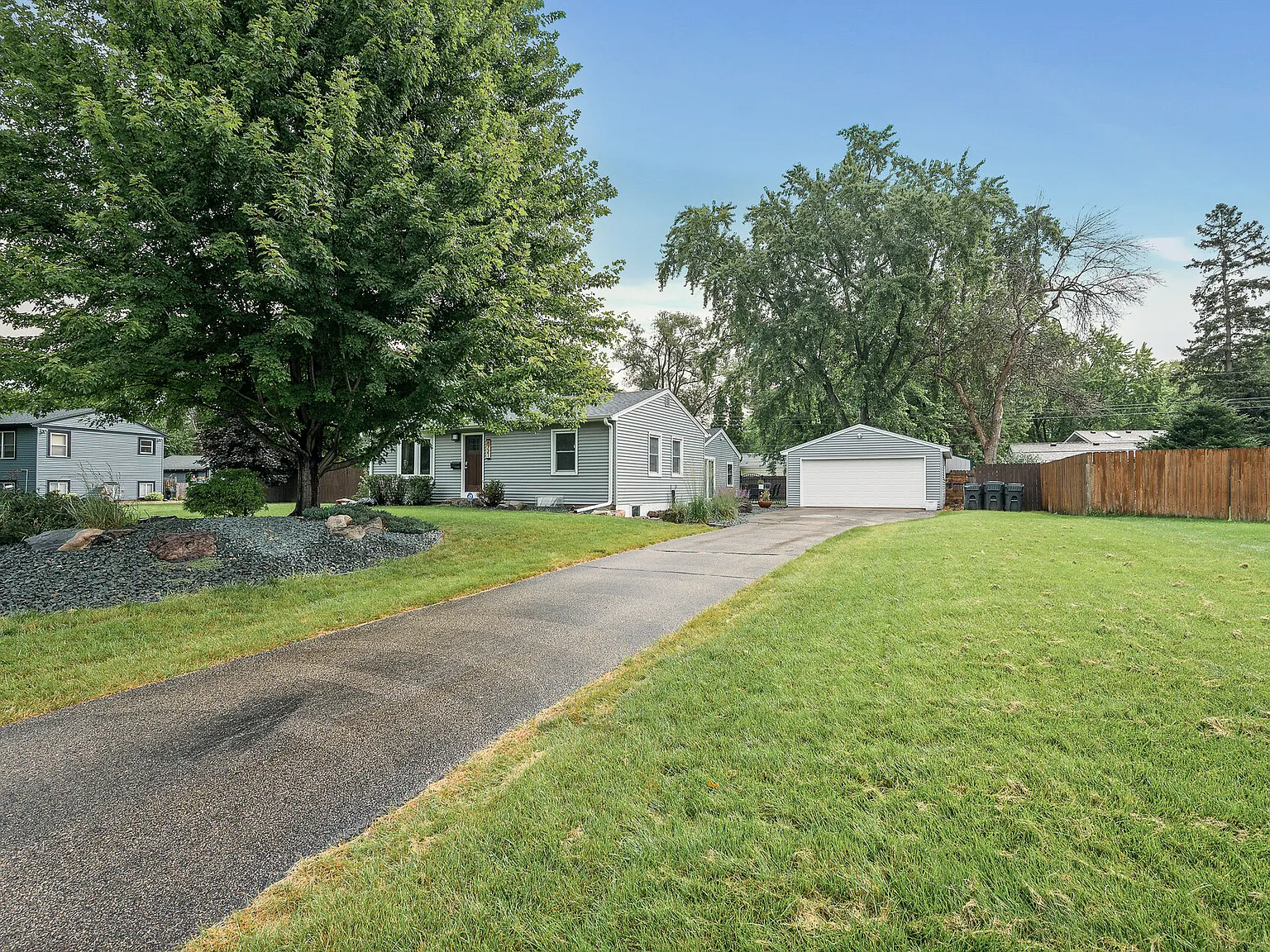 3 bed, 2554 sqft, $3,195 — Photo 2