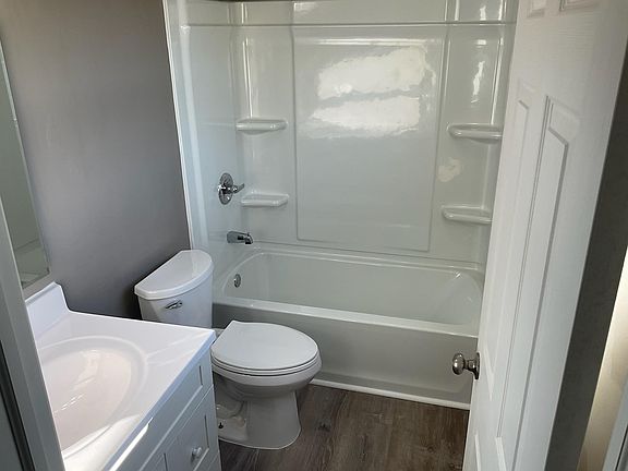 2nd image of 1816 Lakeview Dr #1816