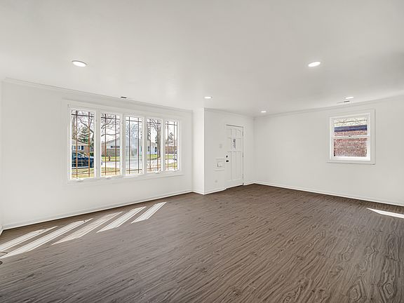 3rd image of 942 W Villa Dr