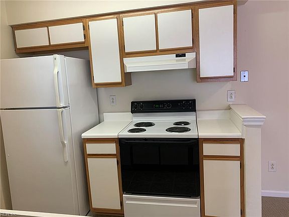5th image of 1008 Pebblewood Dr
