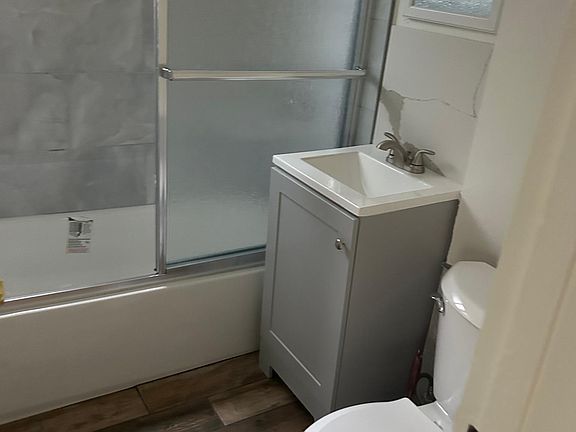 5th image of 1222 W Court St #1