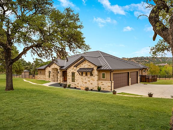 5th image of 997 Majestic Hills Dr