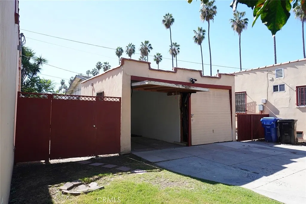 2 bed, 700 sqft, $2,500 — Photo 3