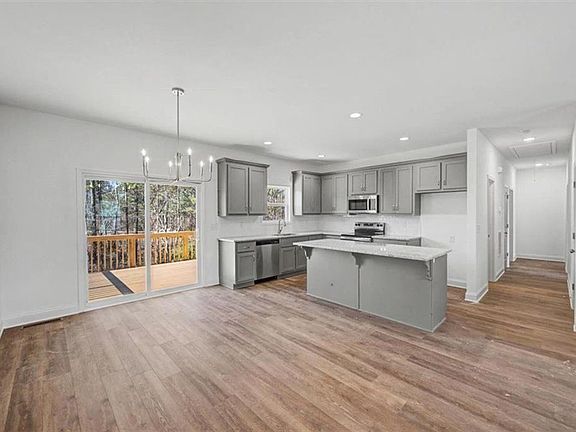 5th image of 46 Dogwood St NE