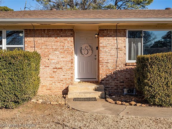 3rd image of 803 Adeline Ln