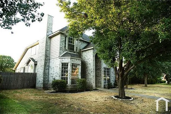 4 bed, 1924 sqft, $3,830 — Photo 2