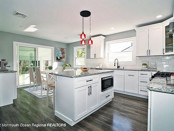 5th image of 322 Barbados Dr N