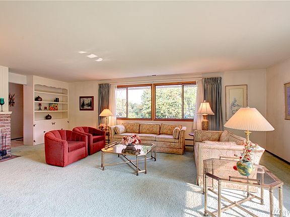 Another view of the living room.