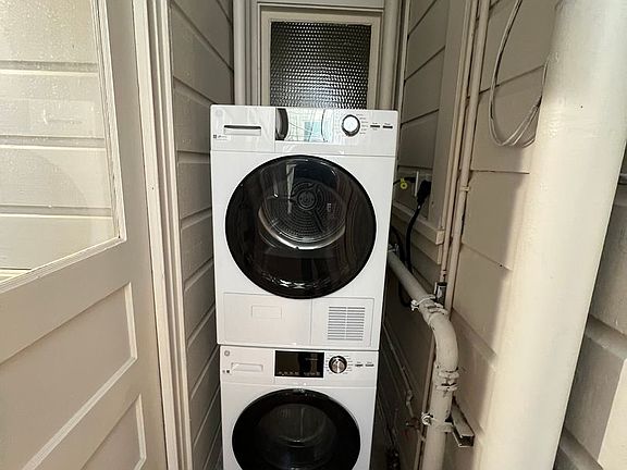 3rd image of 2100 Jones St APT 4