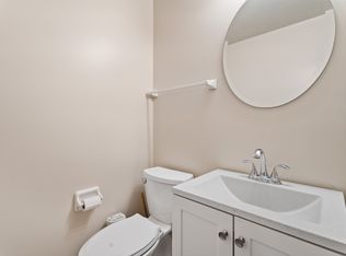 412 Clifton Ln, Bolingbrook, IL 60440