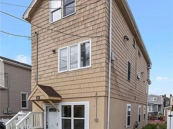 254 Arthur St, Freeport, NY 11520