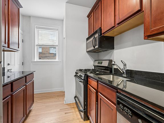 2nd image of 536 W Belmont Ave APT 2E