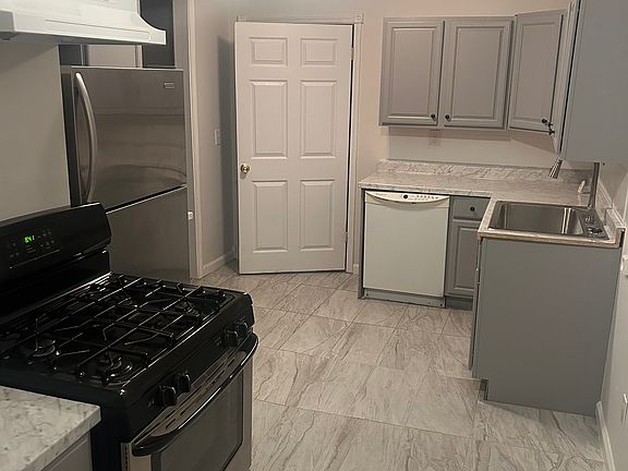 4th image of 80 Pulaski St Unit 2