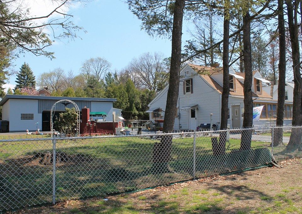 2nd image of 95 Milford St