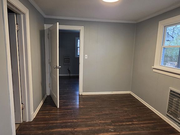2nd image of 810 E Vine St #1