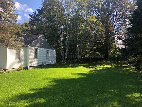 3rd image of 1835 Oak St