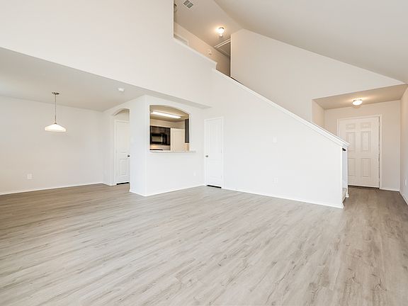 3rd image of 1119 Imperial Heights Dr