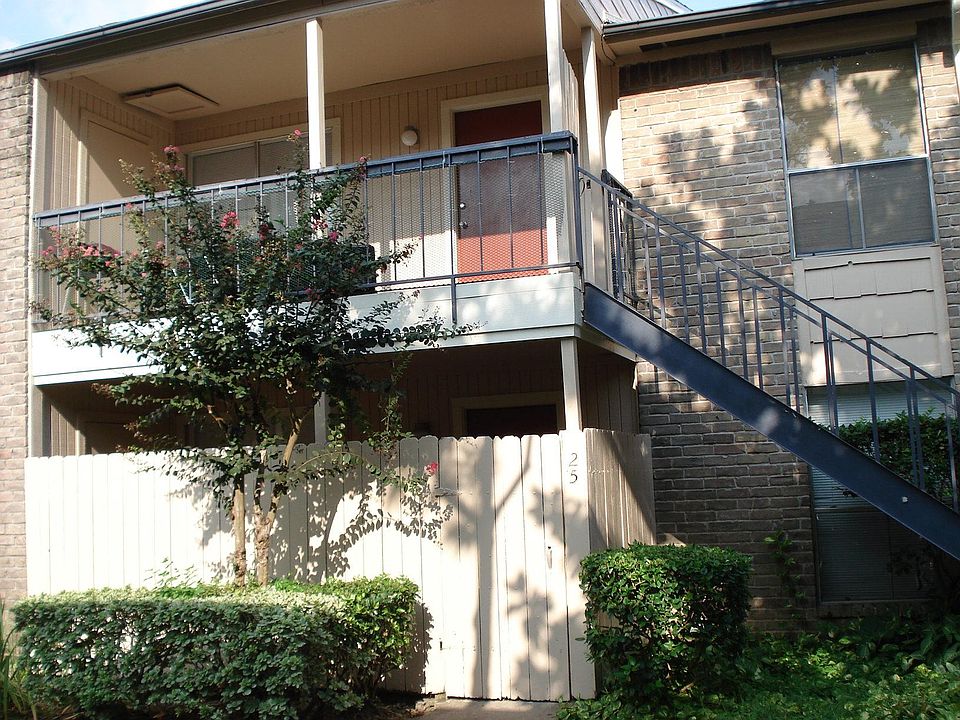 1st image of 8201 Richmond Ave APT 26