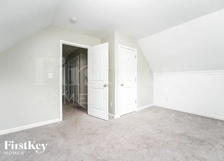 1035 Sutherland Dr — Photo 11