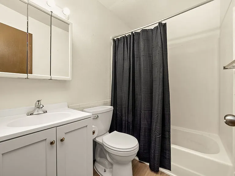 Summerfield Apartments — Photo 9