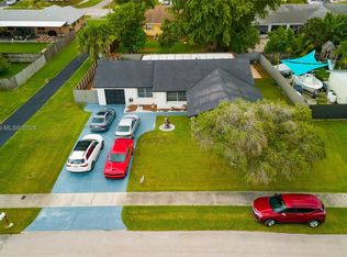 906 Cardinal Pl, Homestead, FL 33035