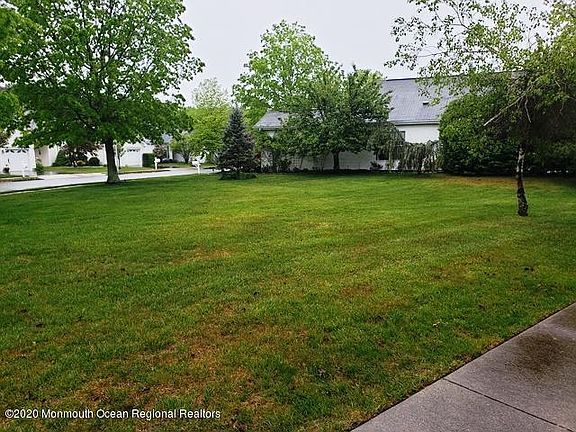5th image of 1 Summerlawn Dr