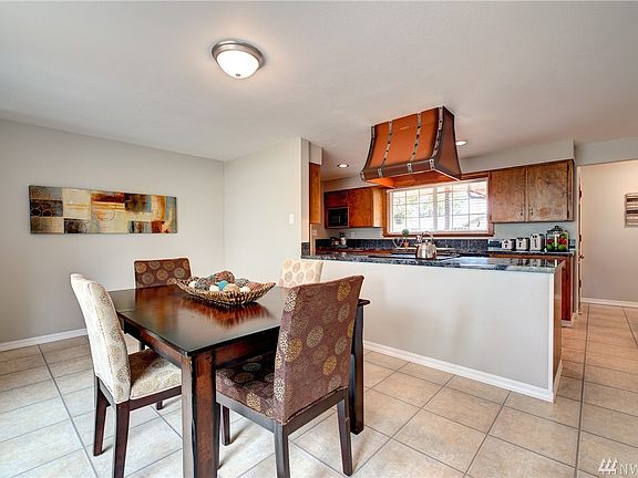 3rd image of 3460 Scenic Dr SE