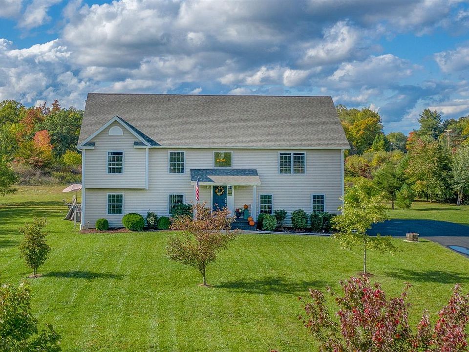 1st image of 12 Deer Hollow Dr