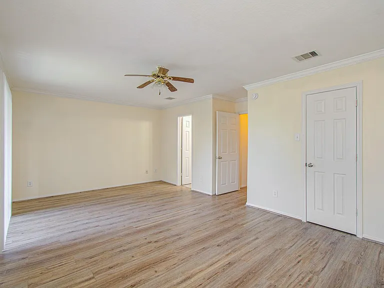 3815 Shire Valley Dr — Photo 20