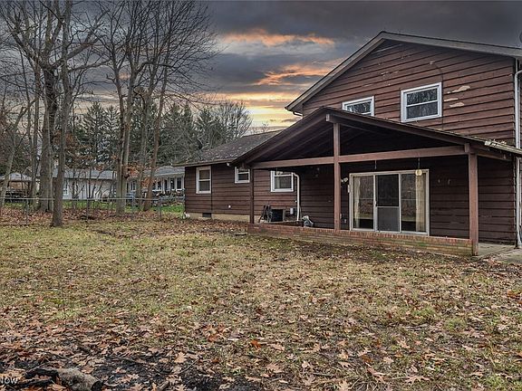 3rd image of 18271 Jefferson Dr
