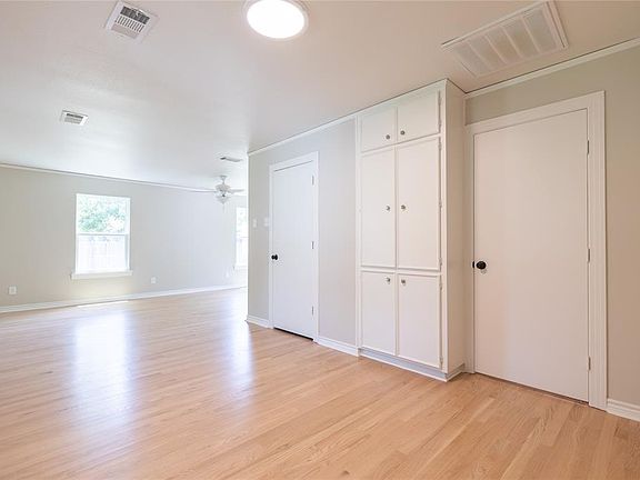 4th image of 9018 Santa Clara Dr