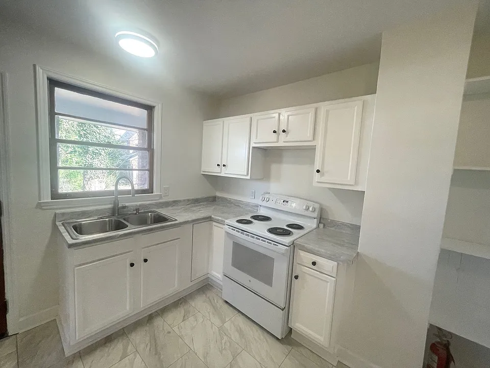 Duplex on Saluda Ave. - Near 5 Points