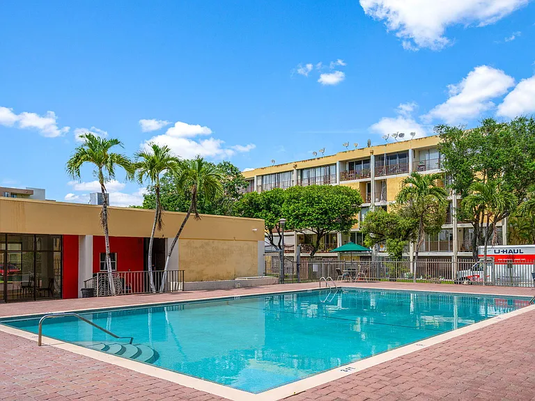 9170 Fontainebleau Blvd #301 — Photo 35