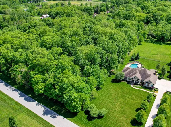 1 Thomas Dr, Waynesville, OH 45068