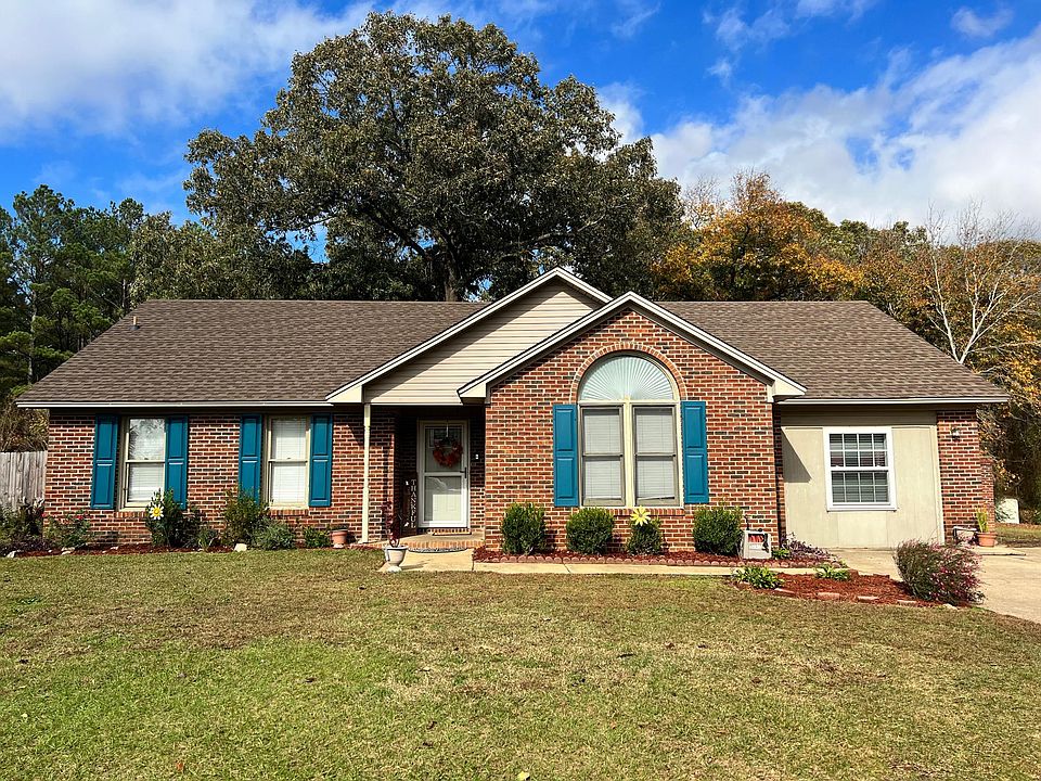 1st image of 125 Live Oak Dr