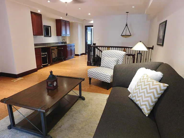 Gallery 1014 — Photo 20