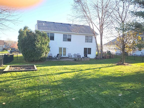 3rd image of 8496 Suffolk Dr