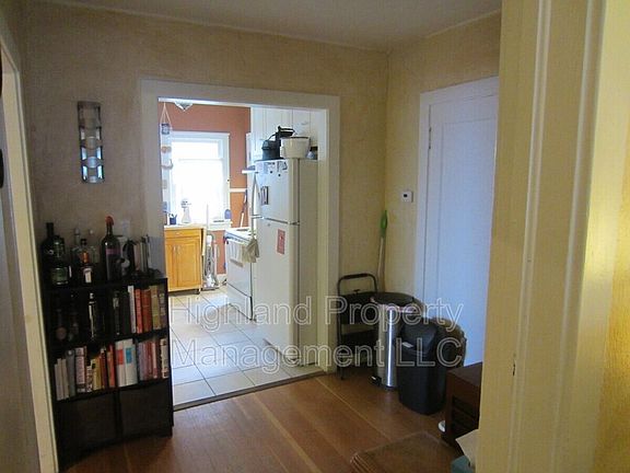 2nd image of 340 S Grand Ave APT 1