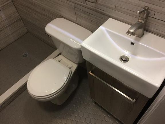 4th image of 853 N Marshfield Ave #1F