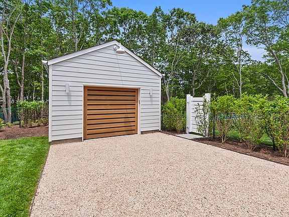 4th image of 17 Island View Dr W