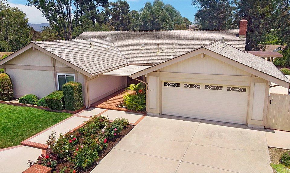1st image of 408 S Oakgrove Cir