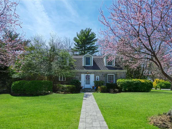 33 W Ridge Drive, Roslyn, NY 11576